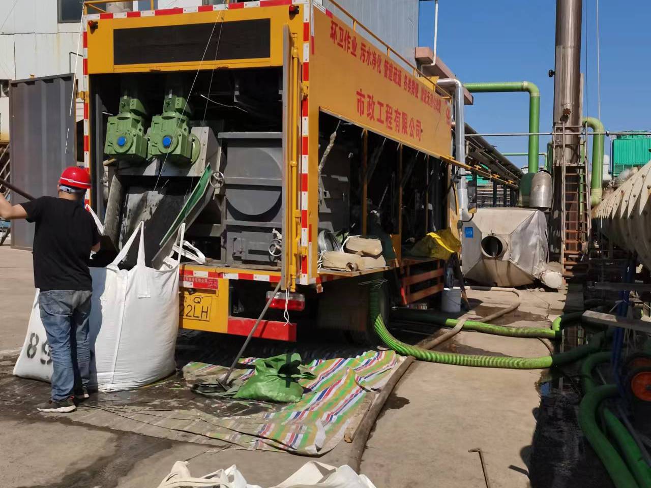 凤泉淤泥压干处理